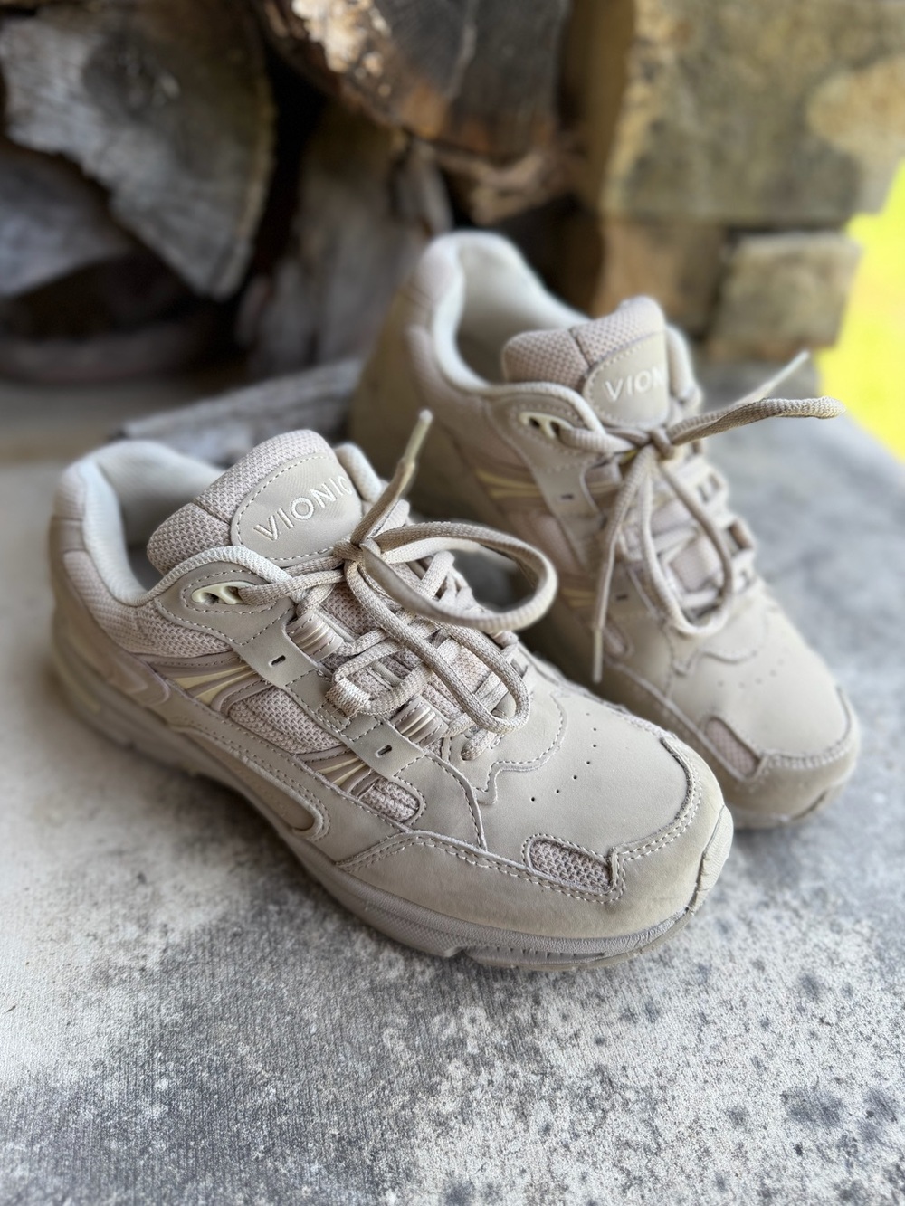 Vionic Women's Walker Shoes‎ in Taupe Lace-Up Sneakers Sz-7.5.   E